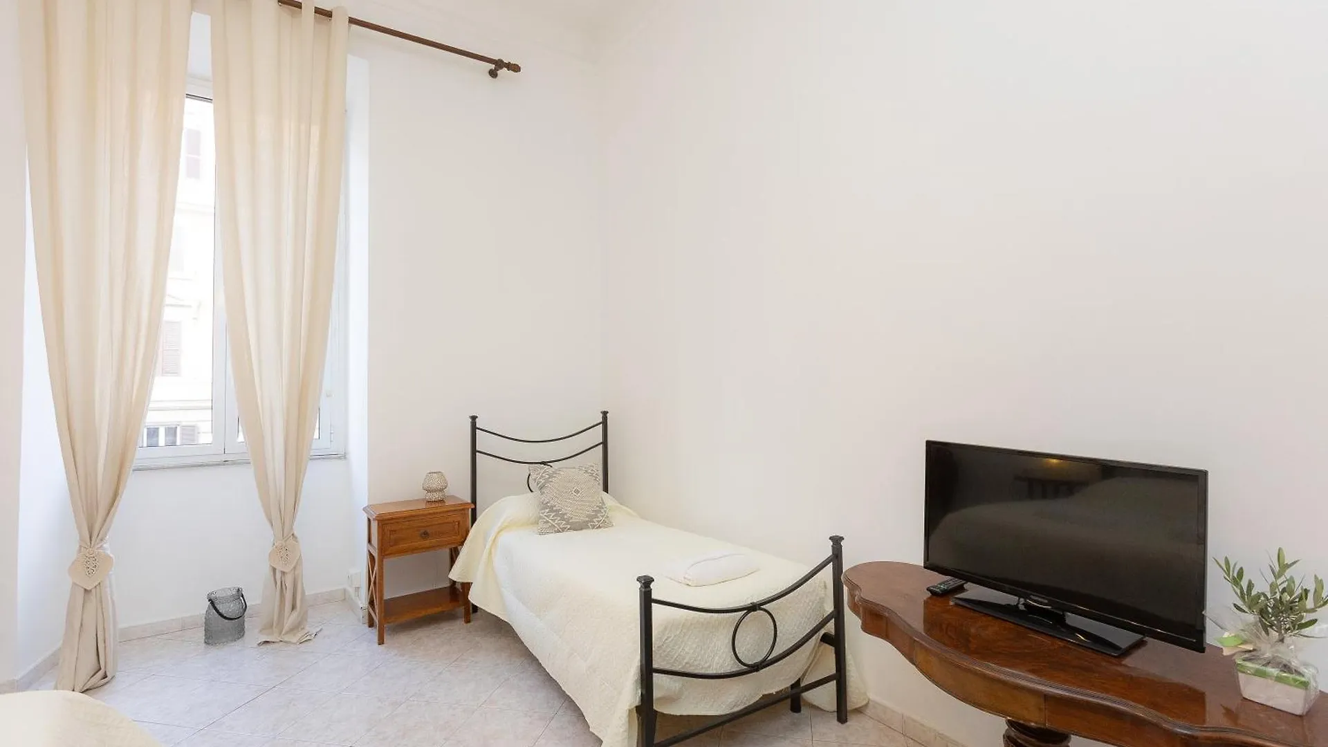 Pietroburgo By Rental In Roma İtalya