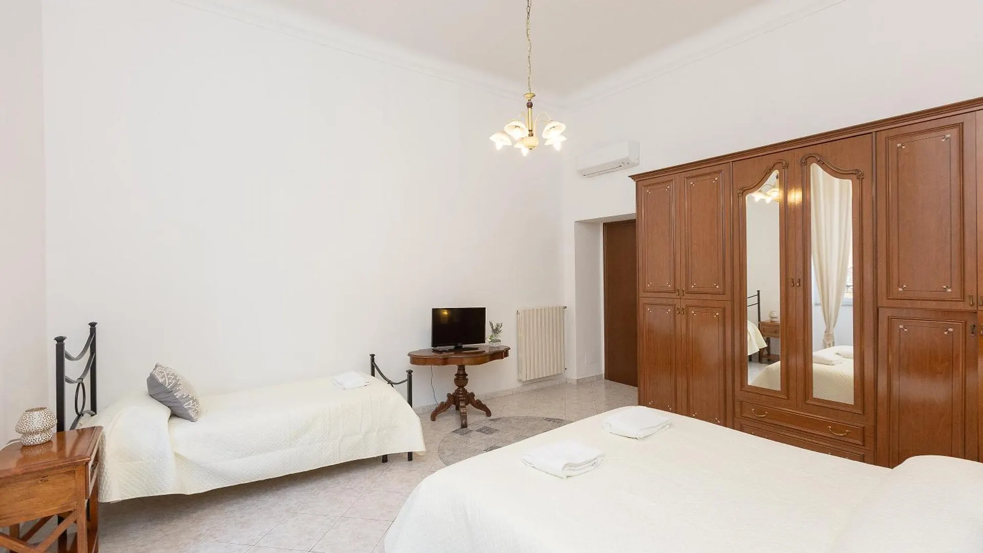 Pietroburgo By Rental In Roma 0*,  İtalya